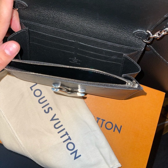 Authentic Louis Vuitton Crossbody - Picture 6 of 7